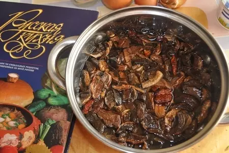Бульон с грибными "ушками": шаг 2