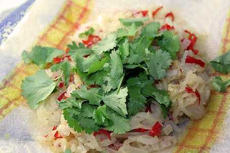 Тайский салат из куриных яиц: шаг 5