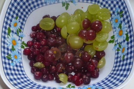 Клюквенно-виноградный компот: шаг 1