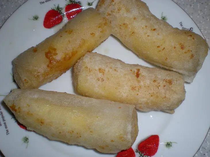 Бананы, жареные в рисовой бумаге, с кокосово-карамельным соусом: шаг 5