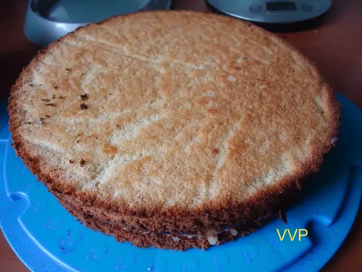 Торт миндальный с малиной: шаг 5