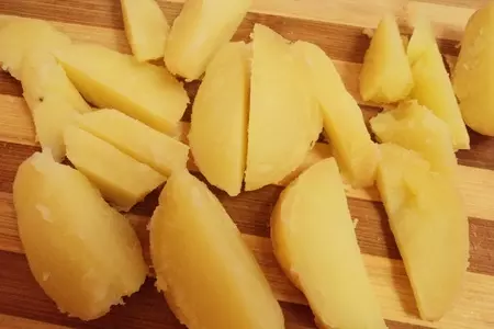Теплый салат с копченой скумбрией: шаг 1