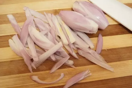 Теплый салат с копченой скумбрией: шаг 3