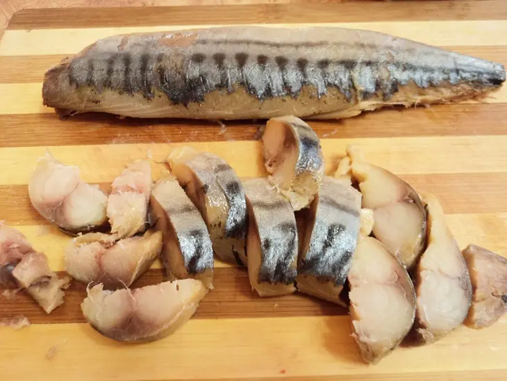 Теплый салат с копченой скумбрией: шаг 4