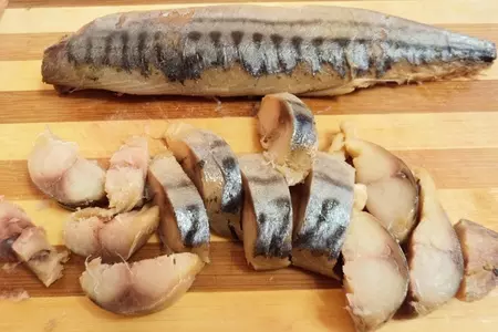 Теплый салат с копченой скумбрией: шаг 4