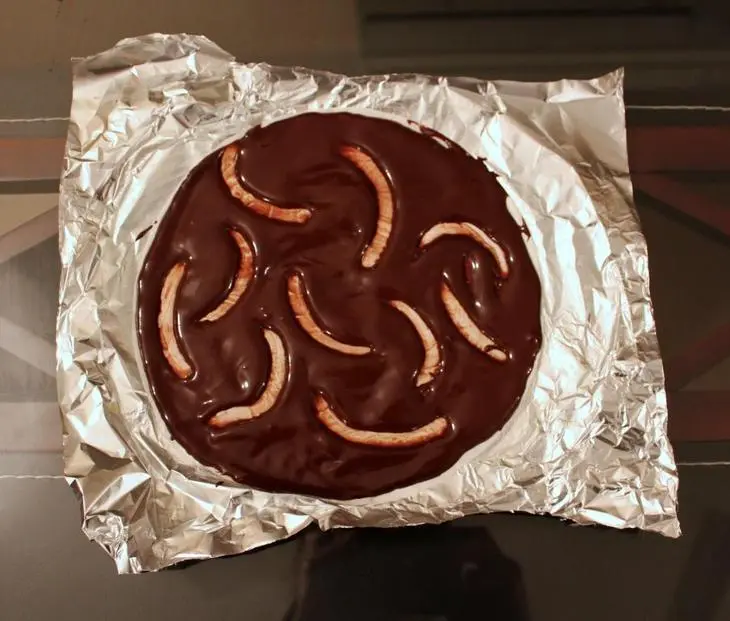 Шоколадный торт с пряными яблоками и карамелью: шаг 7