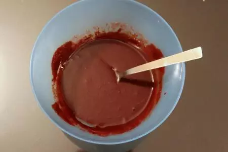 Шоколадный торт с пряными яблоками и карамелью: шаг 9