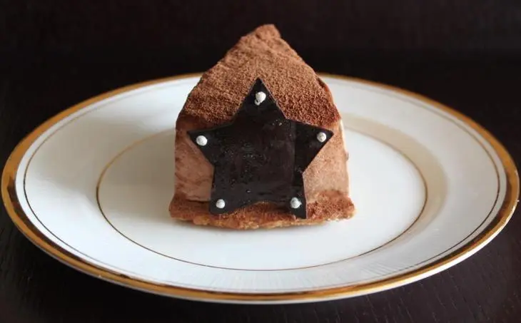 Шоколадный торт с пряными яблоками и карамелью: шаг 12