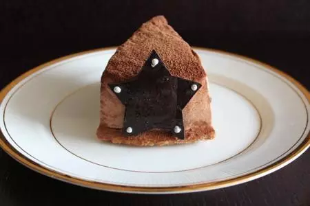 Шоколадный торт с пряными яблоками и карамелью: шаг 12