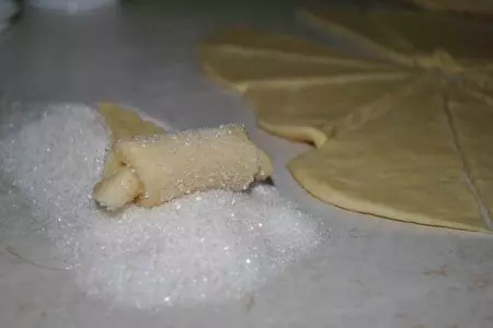 Сдобные сахарные трубочки: шаг 4