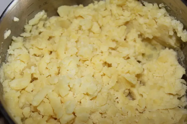 Куриная ножка в тесте, с картошкой,луком и грибами.: шаг 3