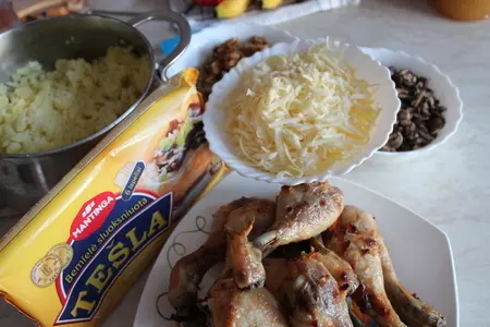 Куриная ножка в тесте, с картошкой,луком и грибами.: шаг 4