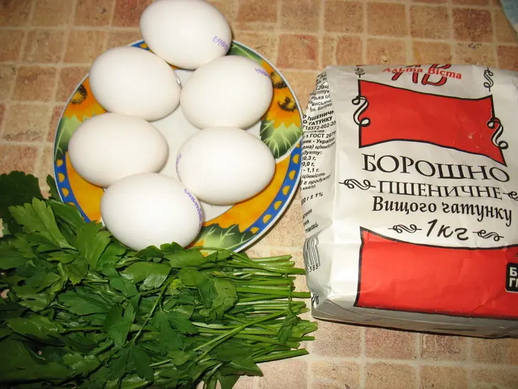 Рулет бисквитный "именины": шаг 1