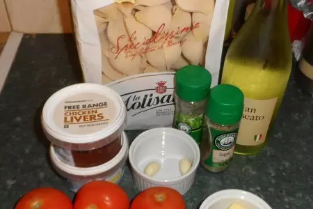 Conchiglie с куриной печенью и зеленью: шаг 1