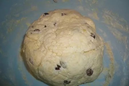 Творожные пышки с изюмом и вареной сгушенкой: шаг 3