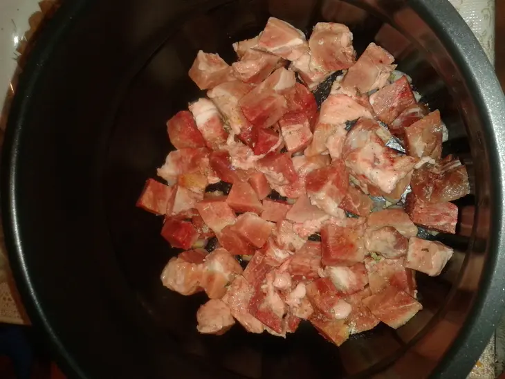 Мясо с грибами и картофелем в мультиварке: шаг 6