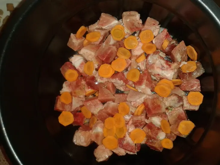 Мясо с грибами и картофелем в мультиварке: шаг 7