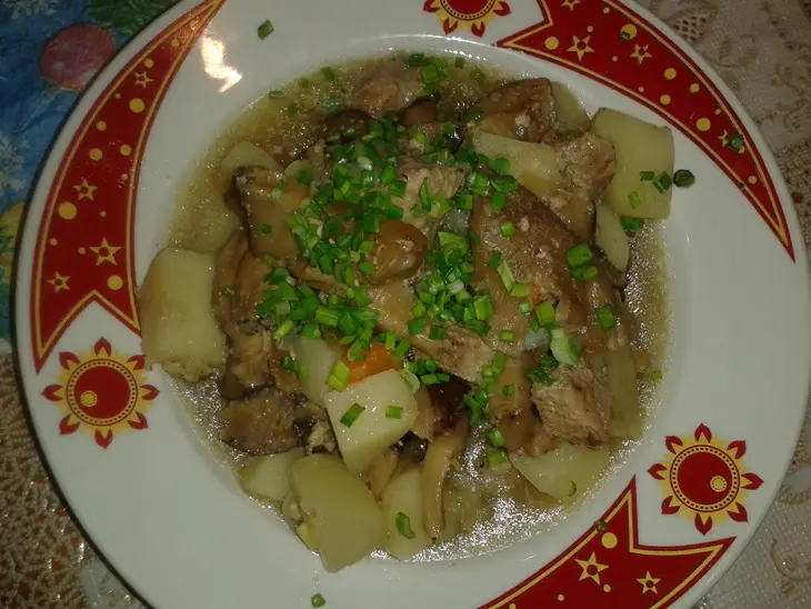 Мясо с грибами и картофелем в мультиварке: шаг 10