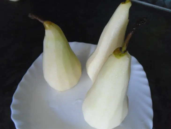 Десерт из груш, белого шоколадного ганаша и вина "the pear tower": шаг 1