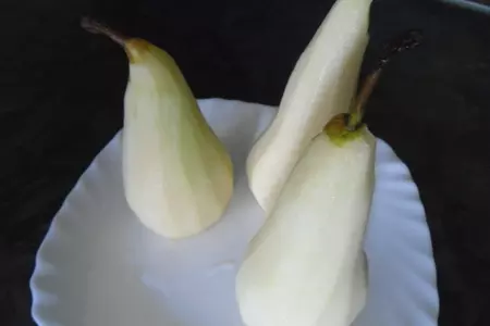 Десерт из груш, белого шоколадного ганаша и вина "the pear tower": шаг 1