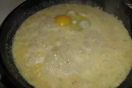 Любимая яичница в сметанно-луковом соусе: шаг 4