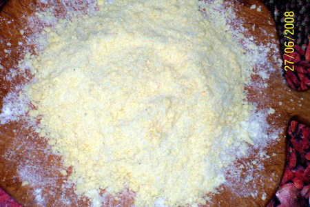 Песочный пирог с творогом, ананасами и посыпкой "штрейзель": шаг 3