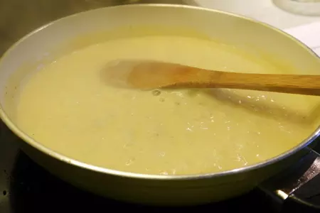 Универсальный сырный соус с зеленью: шаг 4