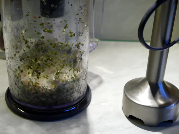 Универсальный сырный соус с зеленью: шаг 5