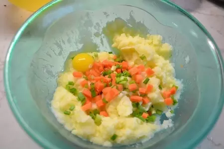 Дорада, запеченная в пюре, с белыми грибами и сыром дор блю: шаг 1