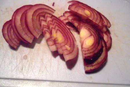Салат из сельди, картофеля с перепелиными яйцами: шаг 2