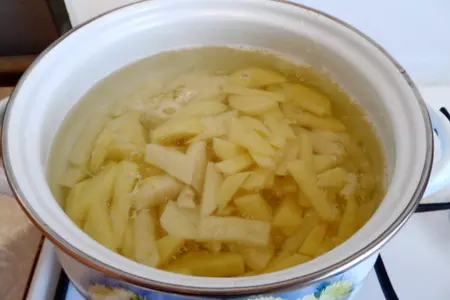 Простой, но вкусный супчик из креветочной рыбы (конгрио): шаг 2
