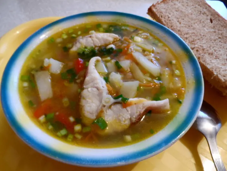 Простой, но вкусный супчик из креветочной рыбы (конгрио): шаг 9