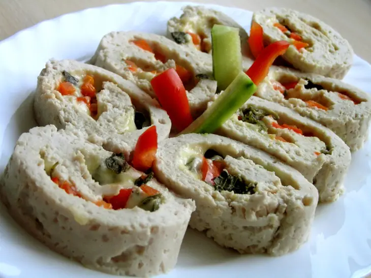 Рулет из индейки с мятным сыром и красным перцем: шаг 7