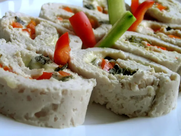 Рулет из индейки с мятным сыром и красным перцем: шаг 8