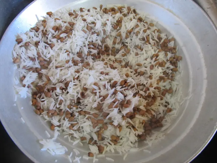 Плов с фасолью и копченой рыбой (lobyalı plov balıqla): шаг 2