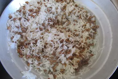 Плов с фасолью и копченой рыбой (lobyalı plov balıqla): шаг 2