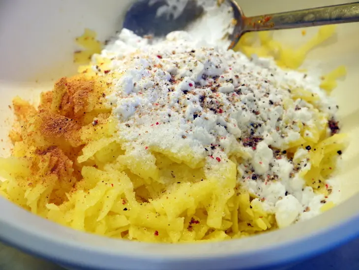 Сливочная мясная поджарка под хрустящей картофельной корочкой: шаг 3