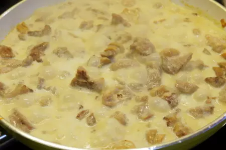 Сливочная мясная поджарка под хрустящей картофельной корочкой: шаг 4