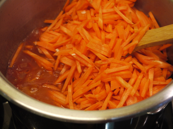 Томатно-морковный суп-пюре с брынзой и кедровыми орешками: шаг 2