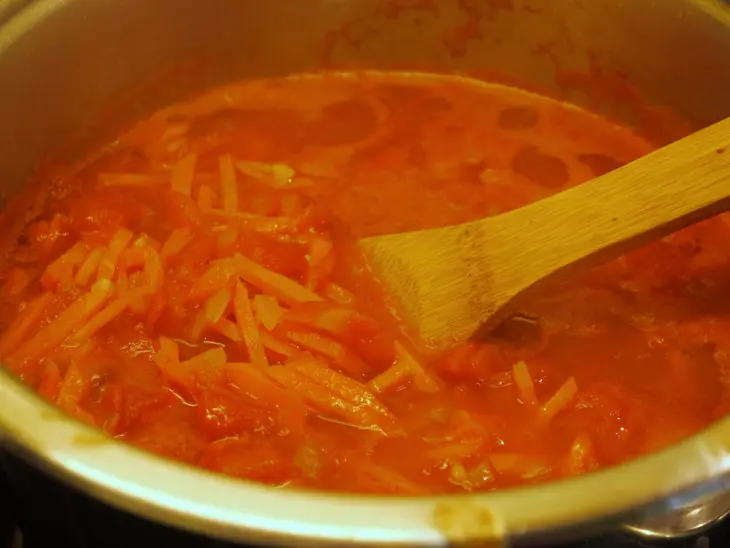 Томатно-морковный суп-пюре с брынзой и кедровыми орешками: шаг 3