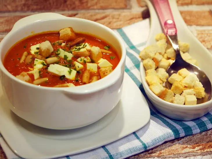 Томатно-морковный суп-пюре с брынзой и кедровыми орешками: шаг 4