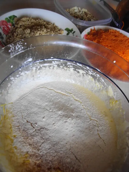 Швейцарский морковный торт (rübli kuchen ): шаг 2