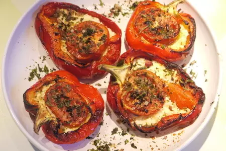 Запеченная паприка с брынзой и помидорами: шаг 5