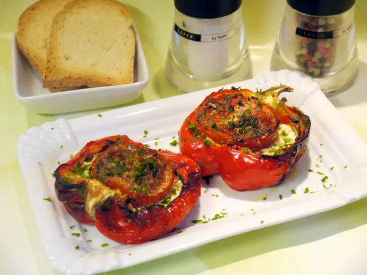 Запеченная паприка с брынзой и помидорами: шаг 7