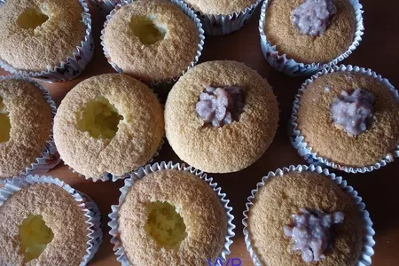 Бисквитные капкейки с клубничным курдом: шаг 2