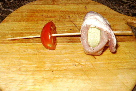 Шашлычок домашний из цуккини, обернутые в свинину под томатно-чесночным соусом: шаг 3
