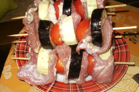 Шашлычок домашний из цуккини, обернутые в свинину под томатно-чесночным соусом: шаг 4