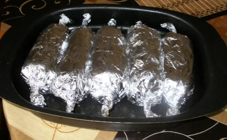 Шашлычок домашний из цуккини, обернутые в свинину под томатно-чесночным соусом: шаг 5