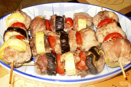 Шашлычок домашний из цуккини, обернутые в свинину под томатно-чесночным соусом: шаг 8