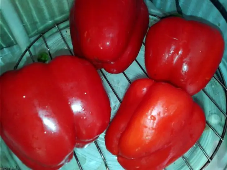 Рулетики из печеного болгарского перца...с вкусной начинкой))): шаг 1